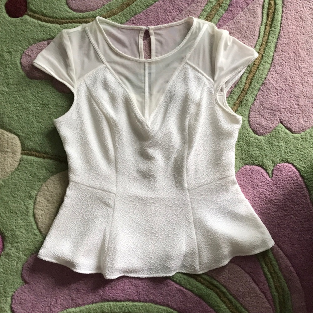 New never worn Guess top NWOT
